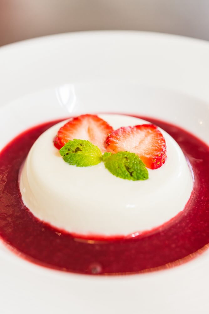 panna-cotta Gusto e leggerezza: La ricetta chetogenica della panna cotta cocco e fragole